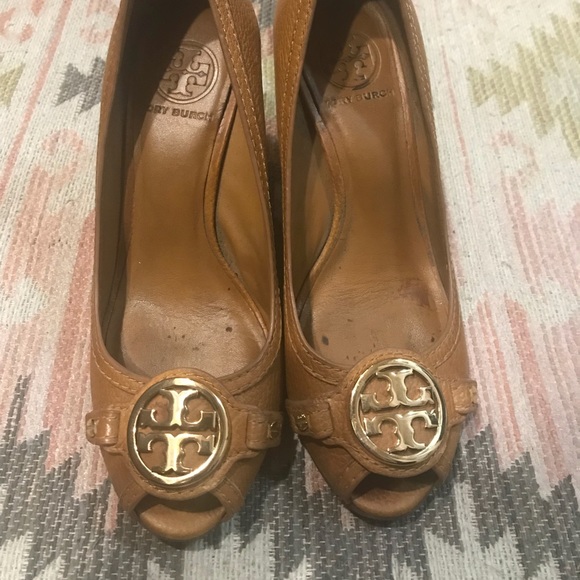 Tory Burch 7.5 - Picture 1 of 3